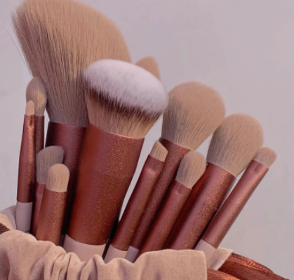 The Everyday Flawless: 13 Essential Makeup Brushes for Effortless Beauty (Cruelty-Free & Vegan)