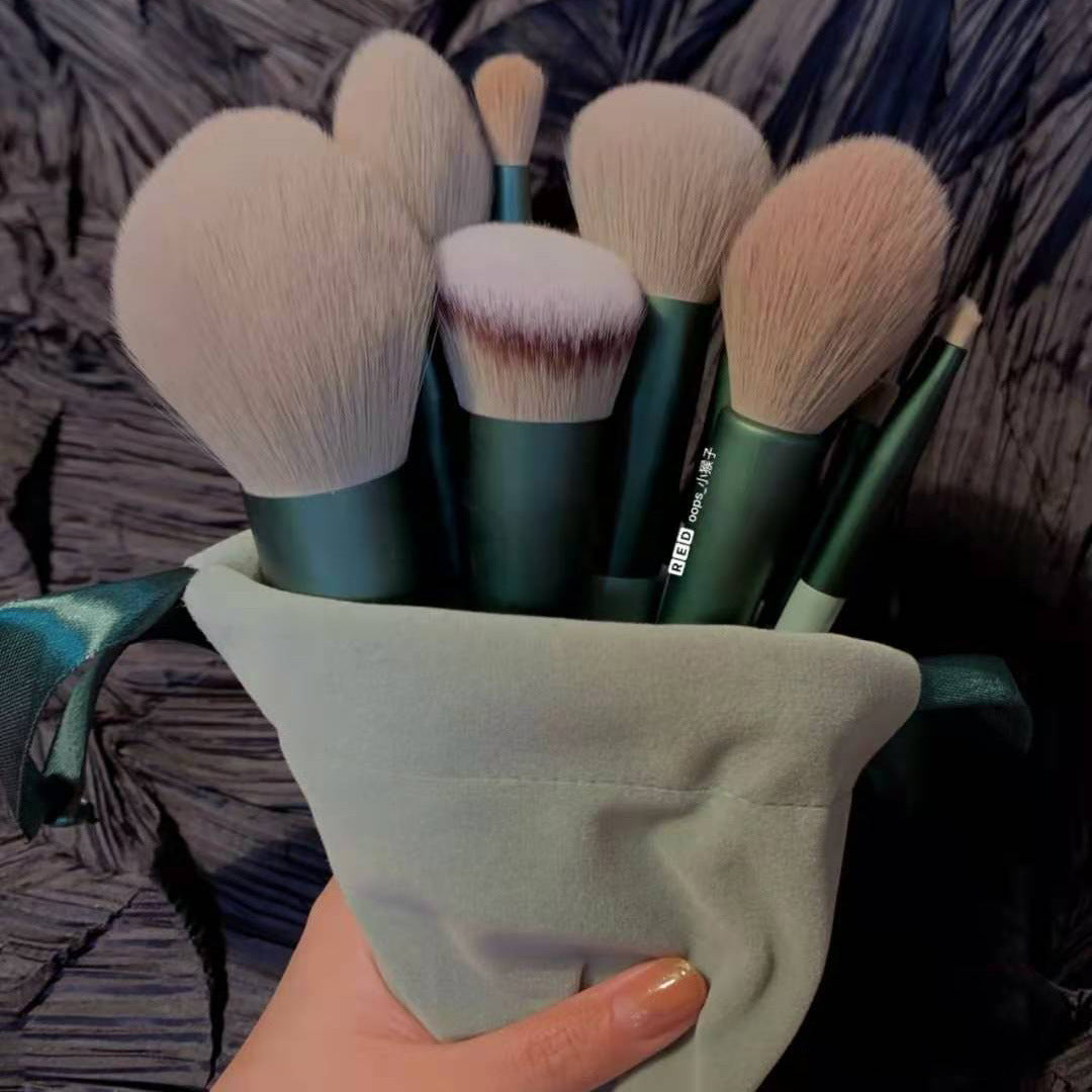 The Everyday Flawless: 13 Essential Makeup Brushes for Effortless Beauty (Cruelty-Free & Vegan)